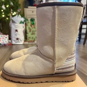 UGG Classic Short Serape boot. Size 7. Cream.